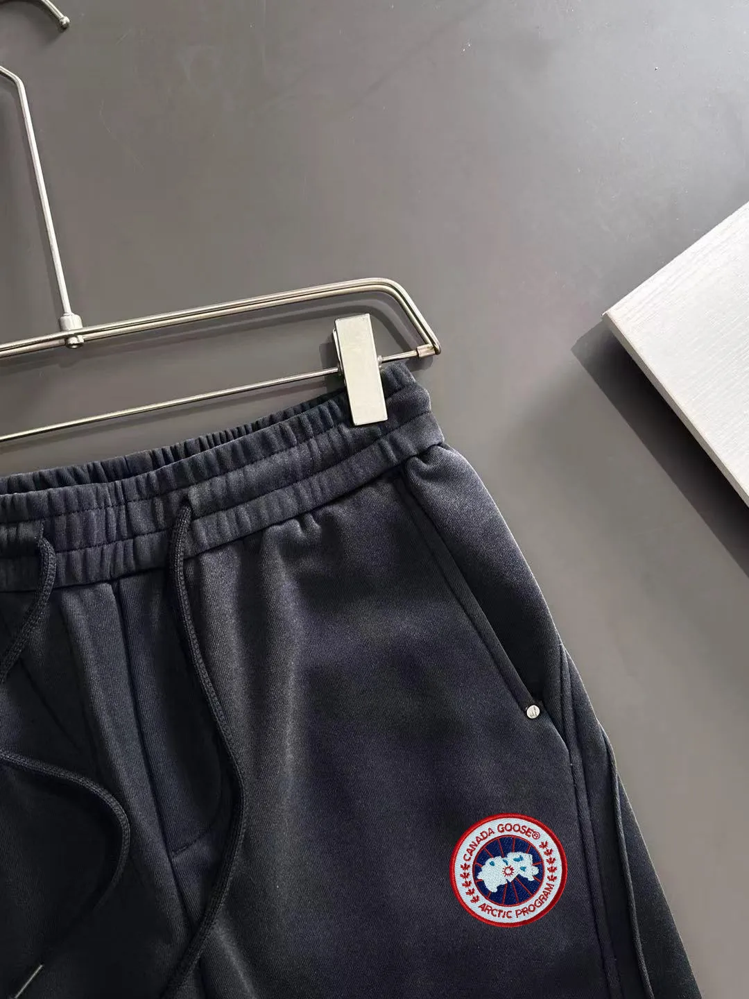 Next day shipment P360 Big Goose 2025 new winter elastic band casual pants, thick velvet counter-customized fabric, high breathability and comfort, impeccable details, brand element design concept, reflecting high quality. It feels delicate and soft! It presents a casual cut and the upper body shape is great! Size: M-3XL